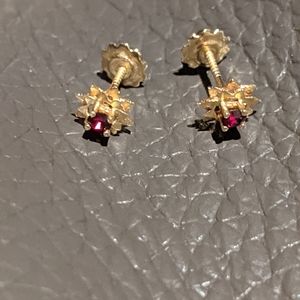 14K GOLD earrings w/star design + red gem